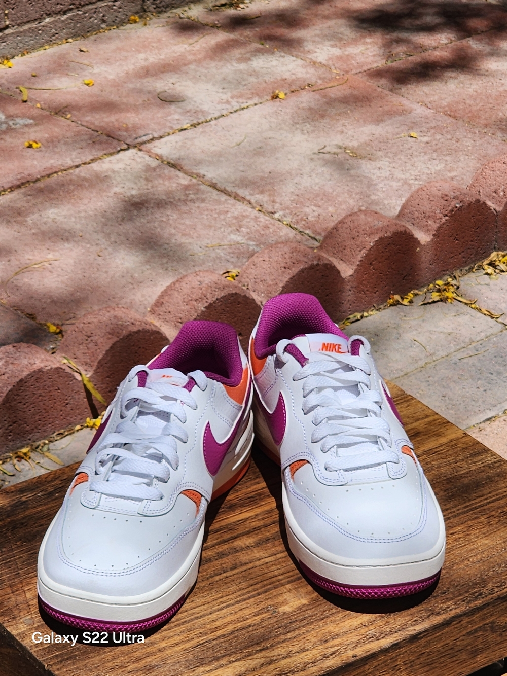 Nike Women’s Gamma Force White Hot Fuchsha Wild Mango Sneaker Size 7,5 - Picture 4 of 7
